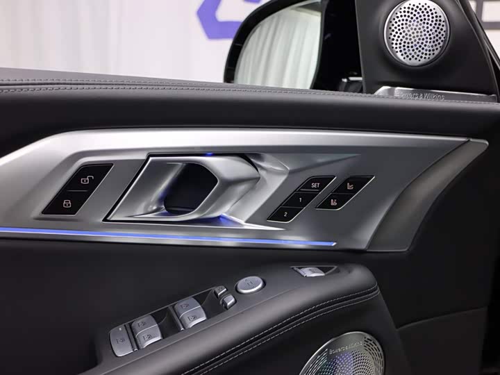 BMW XM, 2024 — фото 7 из 9