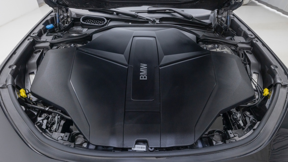 BMW i7, 2025 — фото 8 из 12