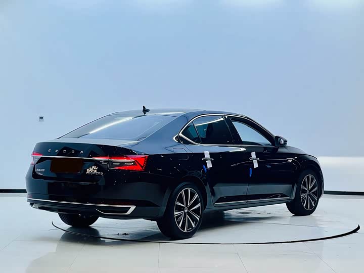 Skoda Superb, 2024 — фото 6 из 9