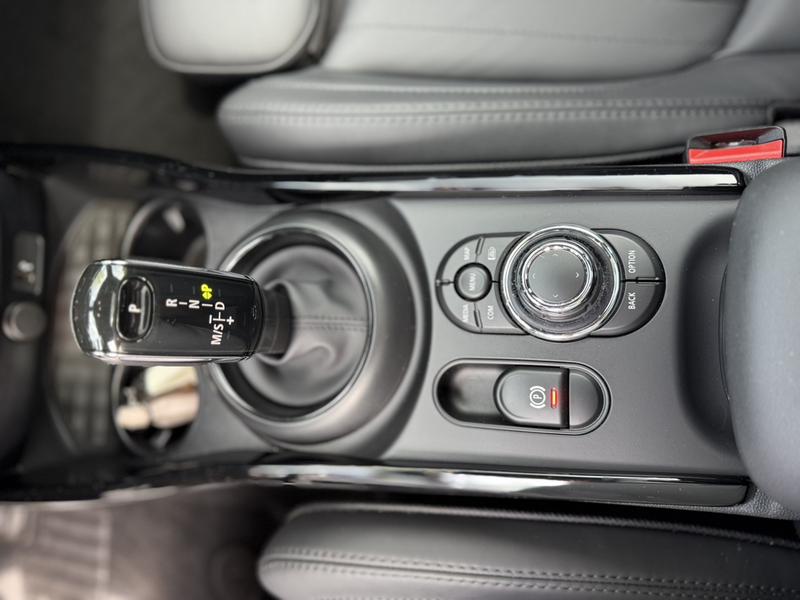 Mini Clubman, 2024 — фото 11 из 12