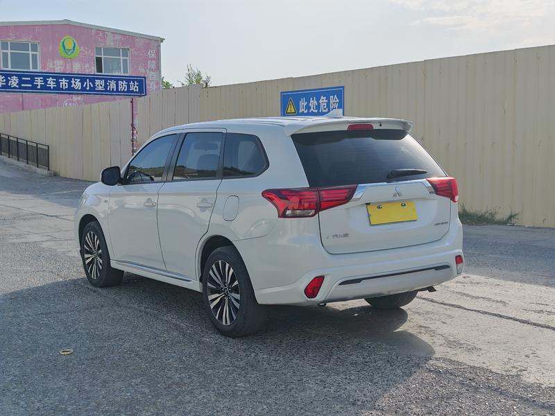 Mitsubishi Outlander, 2023 — фото 4 из 12