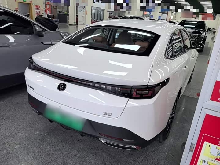 Changan Eado EV, 2026 — фото 7 из 9