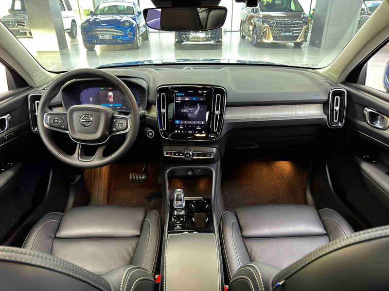 Volvo XC40, 2023 — фото 8 из 12
