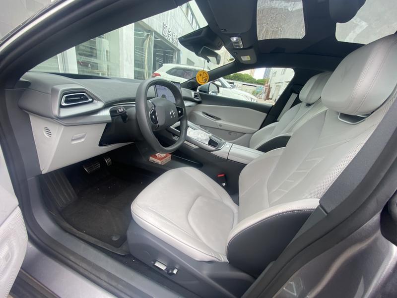 BAIC Arcfox Alpha S5, 2025 — фото 9 из 12