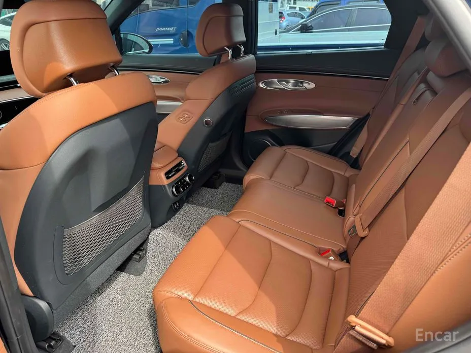 Genesis GV70, 2023 — фото 4 из 4
