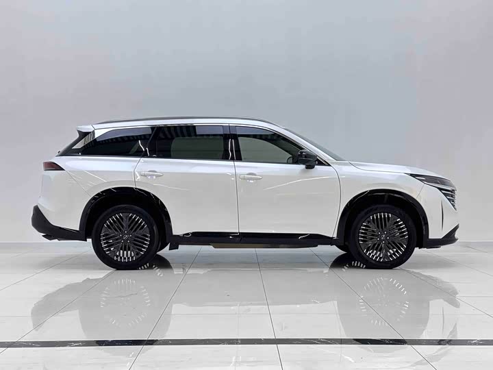 Nissan Pathfinder, 2023 — фото 7 из 9
