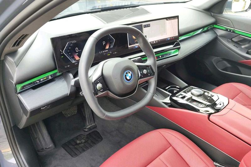 BMW i5, 2025 — фото 6 из 10