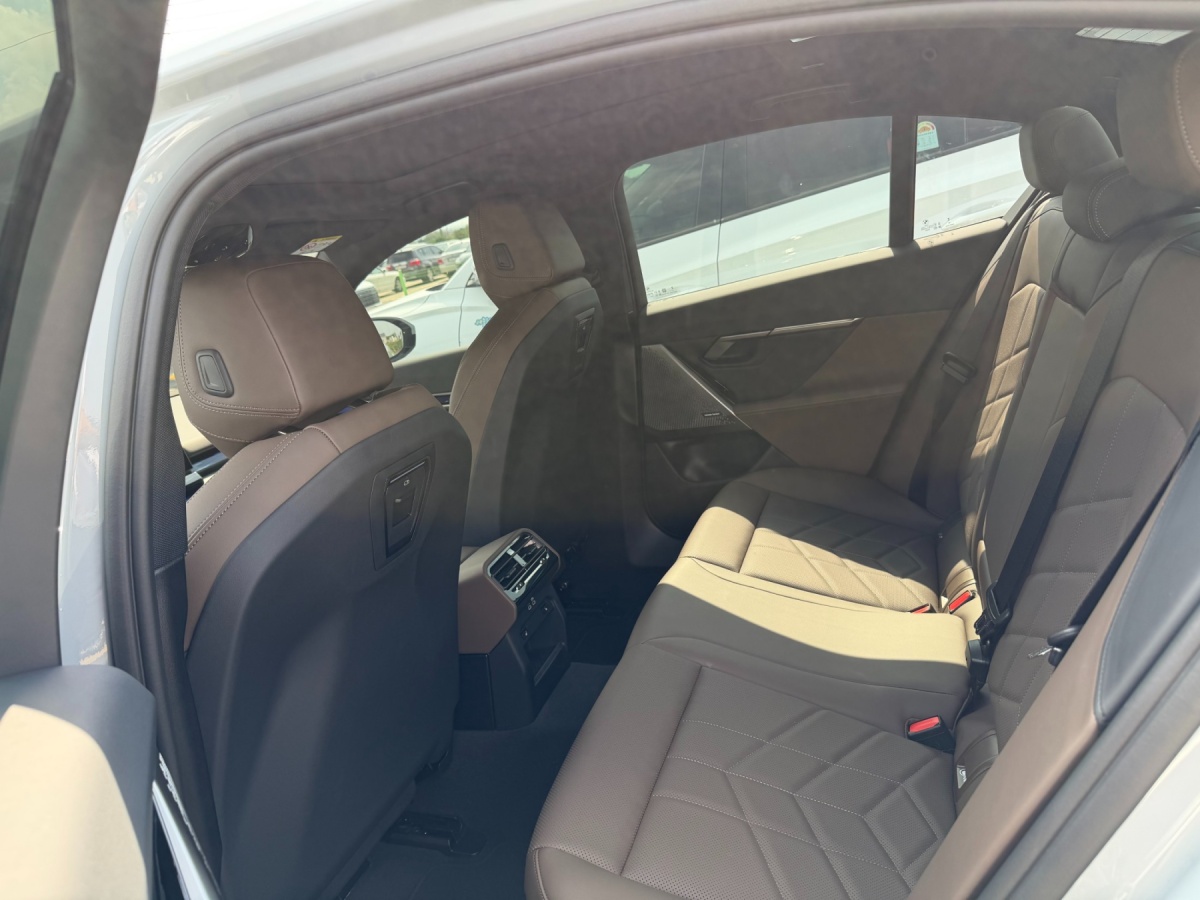 BMW 5 Series, 2025 — фото 9 из 12