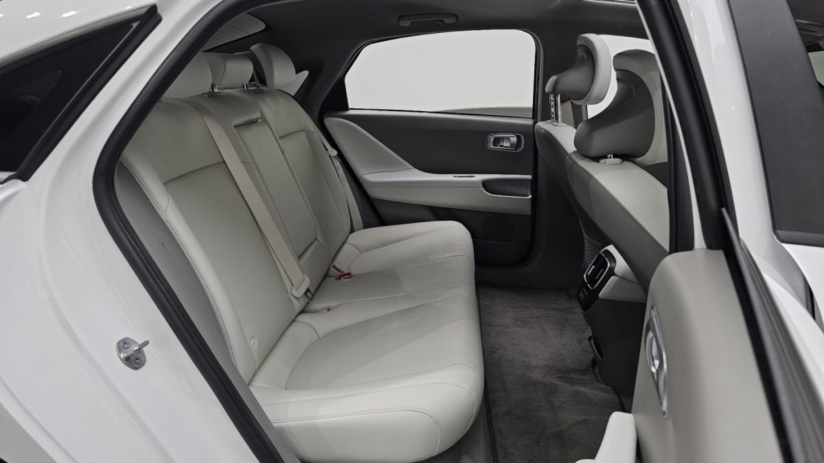 Hyundai Ioniq 6, 2023 — фото 11 из 12