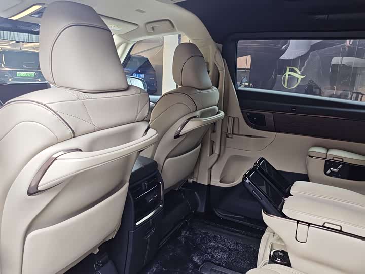 Toyota Vellfire, 2023 — фото 6 из 9