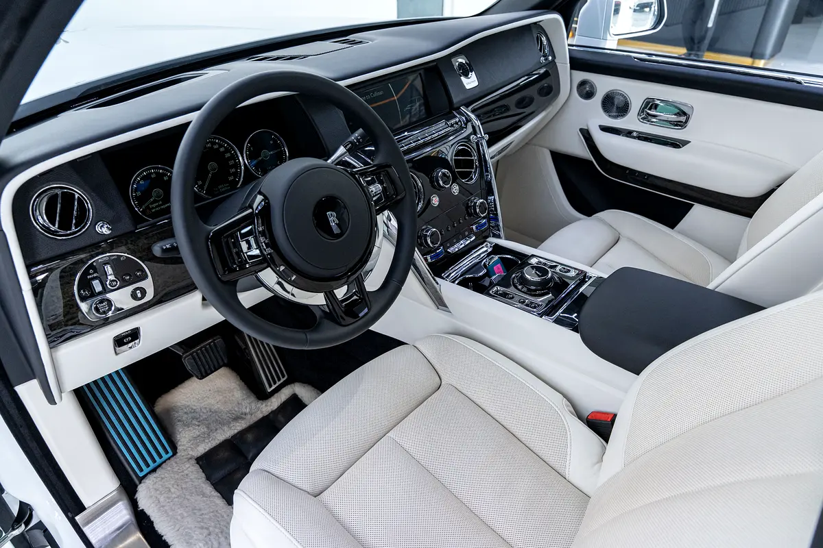 Rolls-Royce Cullinan, 2024 — фото 6 из 10