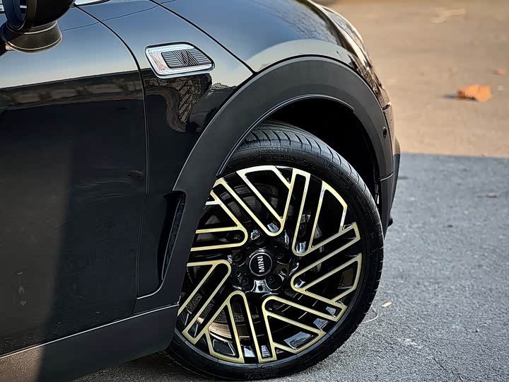 Mini Clubman, 2023 — фото 3 из 9