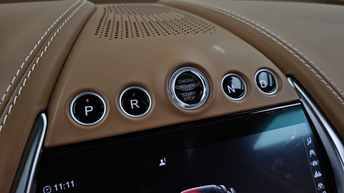 Aston Martin DBX, 2023 — фото 9 из 12