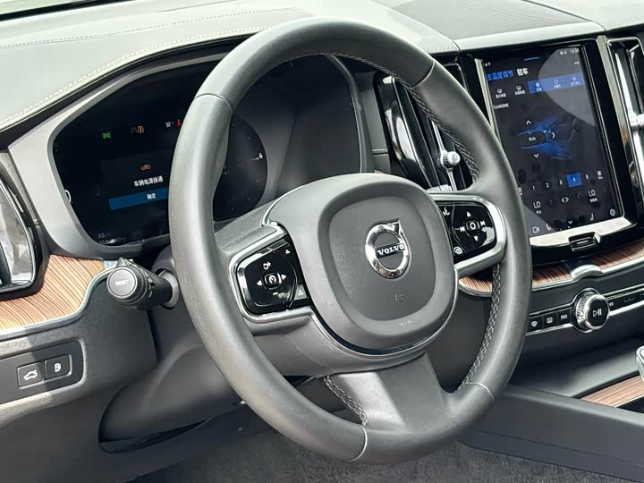Volvo XC60 Hybrid, 2022 — фото 6 из 9