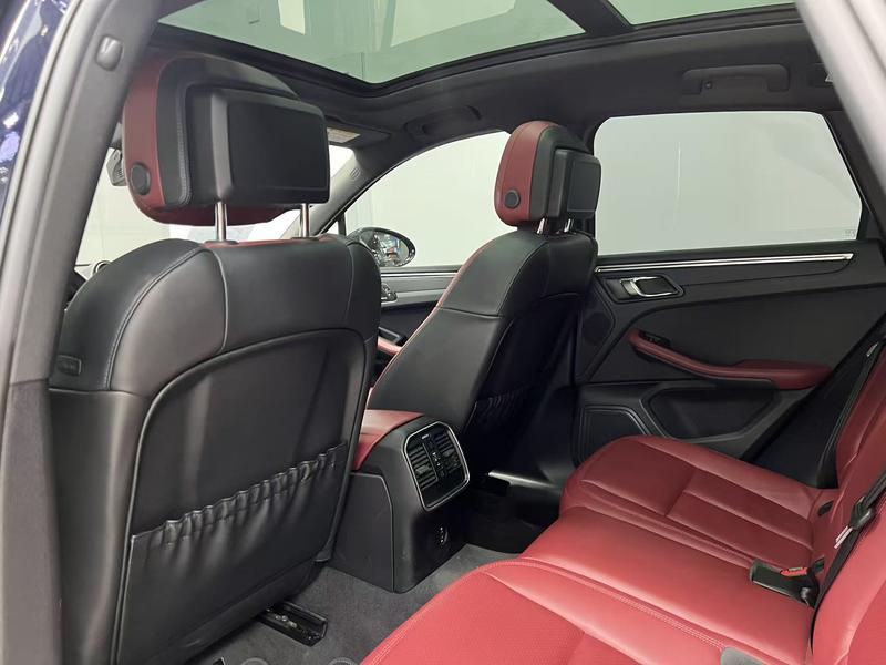 Porsche Macan, 2023 — фото 12 из 12