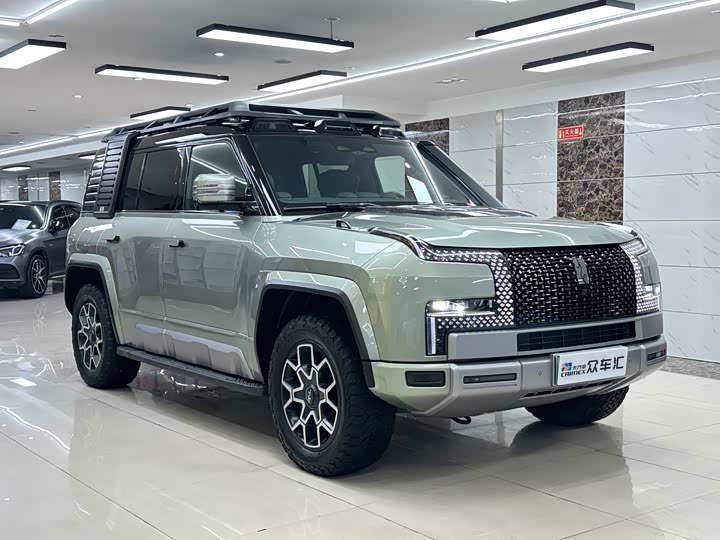 BYD Yangwang U8, 2025 — фото 3 из 9