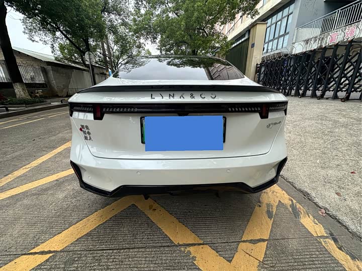 Lynk & Co 07 EM-P Hybrid, 2024 — фото 6 из 9