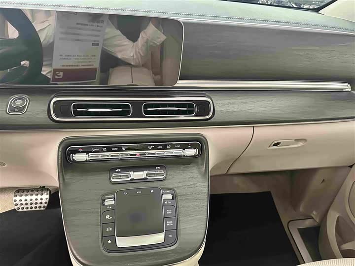 Mercedes-Benz V-Class, 2024 — фото 7 из 9