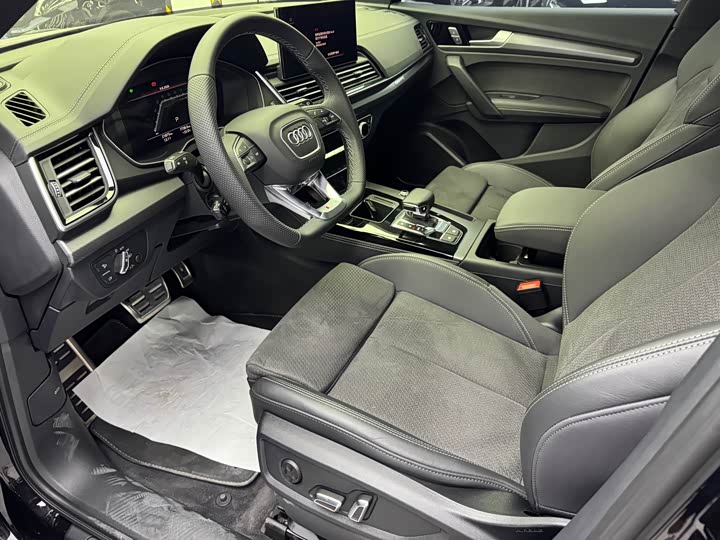 Audi Q5L Sportback, 2024 — фото 4 из 9