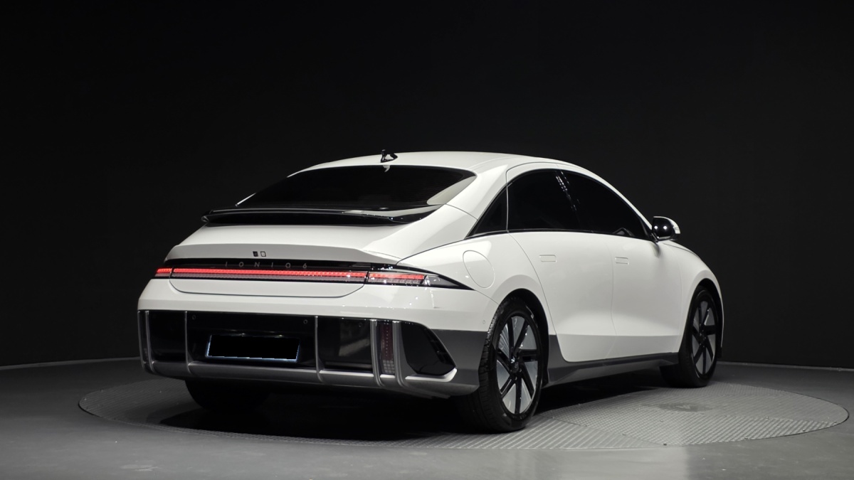 Hyundai Ioniq 6, 2022 — фото 2 из 12