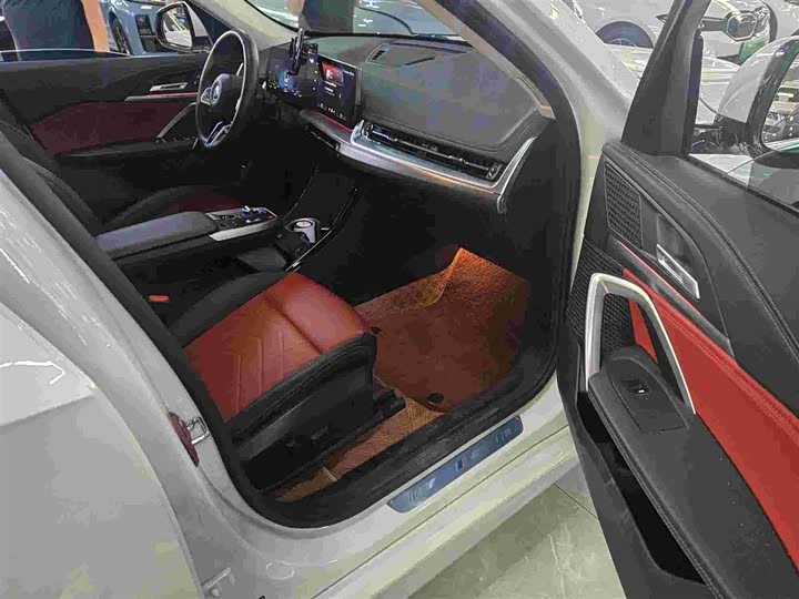 BMW iX1, 2024 — фото 6 из 9