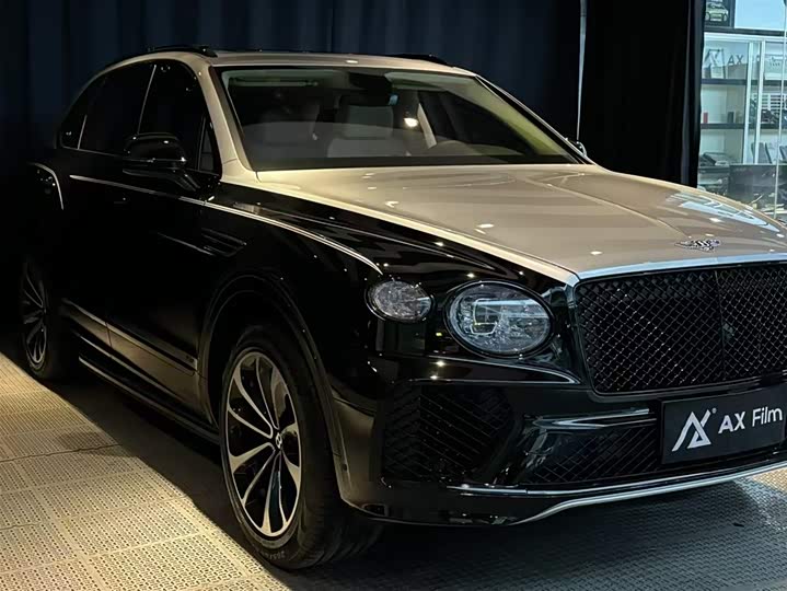 Bentley Bentayga, 2023 — фото 8 из 9