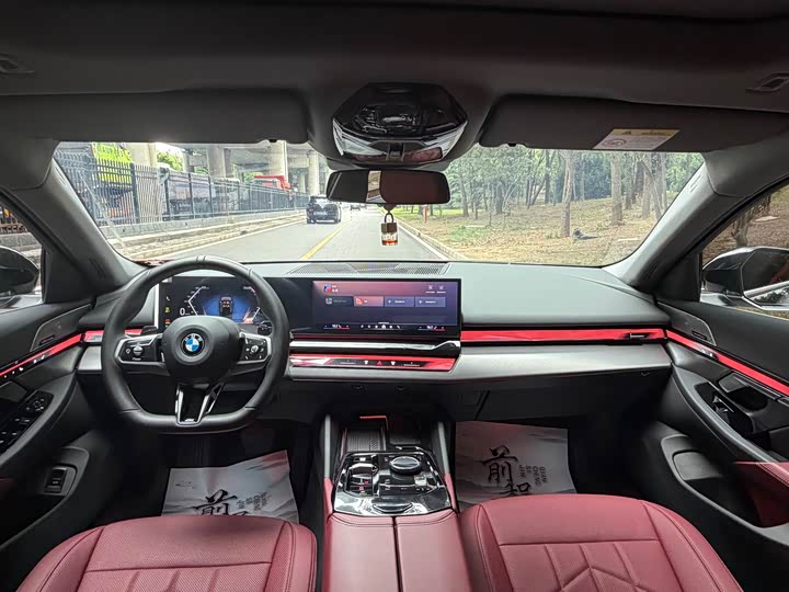 BMW 5 Series, 2025 — фото 7 из 9