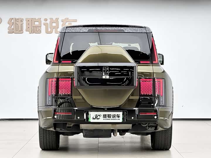 BYD Yangwang U8, 2024 — фото 5 из 9