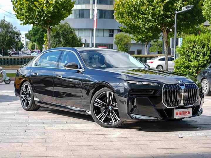 BMW 7 Series, 2024 — фото 3 из 9