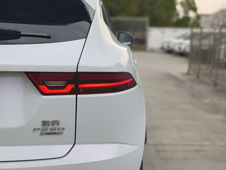 Jaguar E-Pace, 2022 — фото 8 из 9