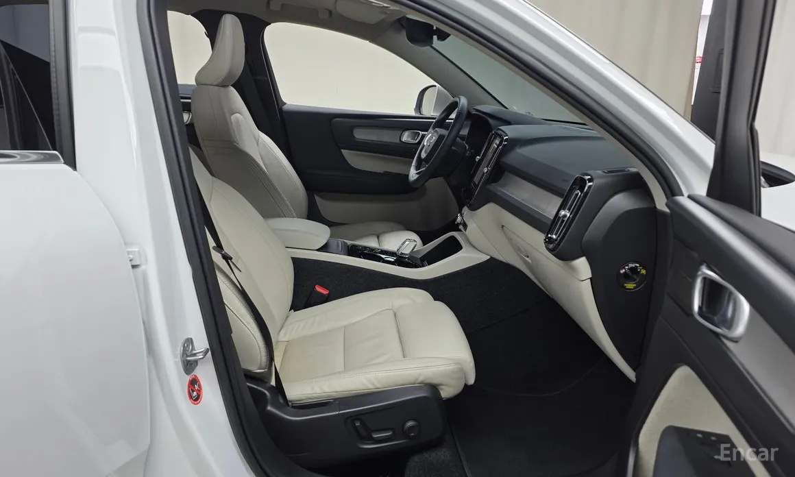 Volvo XC40, 2022 — фото 11 из 12