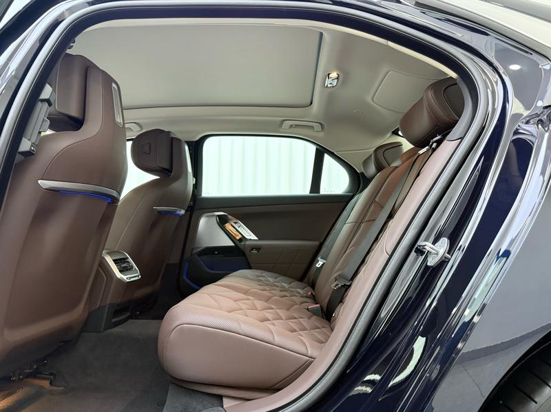 BMW 7 Series, 2025 — фото 7 из 8