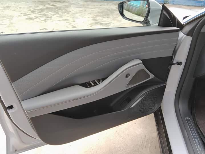 Geely Galaxy E8, 2025 — фото 7 из 9