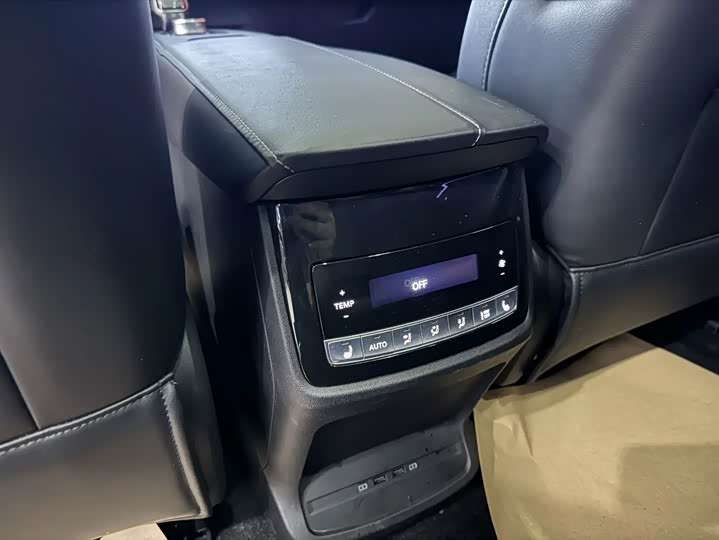 Roewe RX9, 2023 — фото 7 из 9