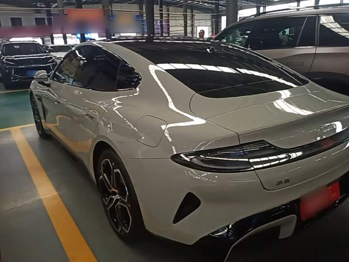 Xiaomi SU7, 2026 — фото 5 из 9