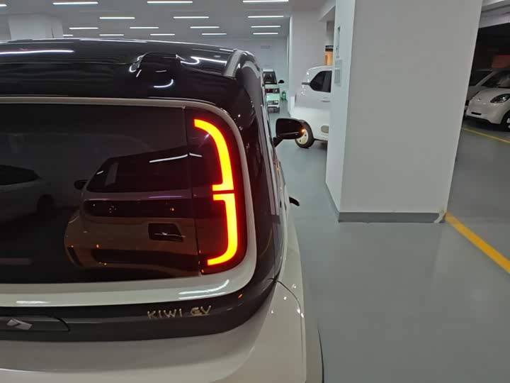 Baojun KiWi EV, 2021 — фото 8 из 9