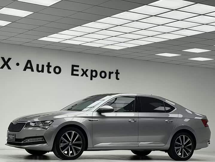 Skoda Superb, 2023 — фото 4 из 9