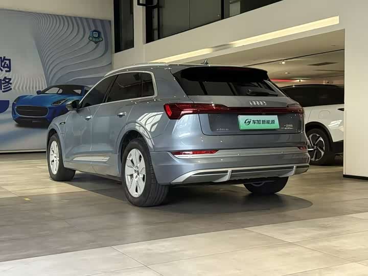 Audi e-tron, 2023 — фото 8 из 9
