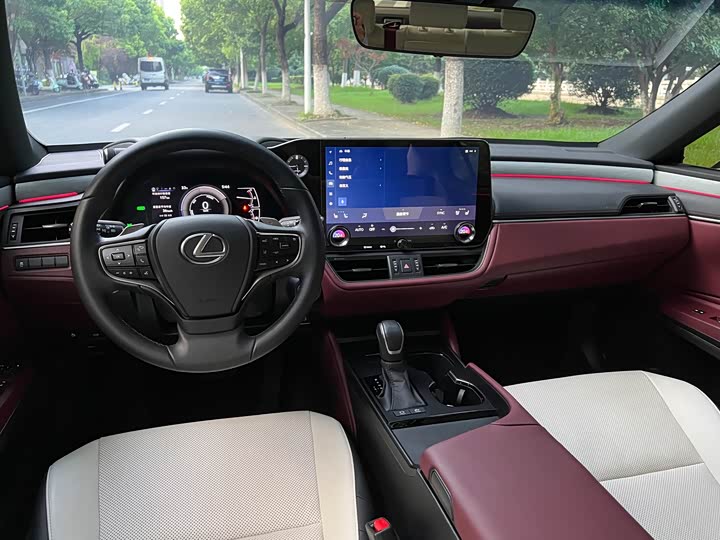 Lexus ES, 2024 — фото 8 из 9
