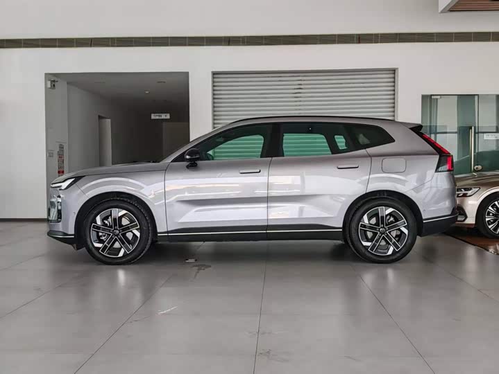 Volvo XC70 Hybrid, 2025 — фото 6 из 9