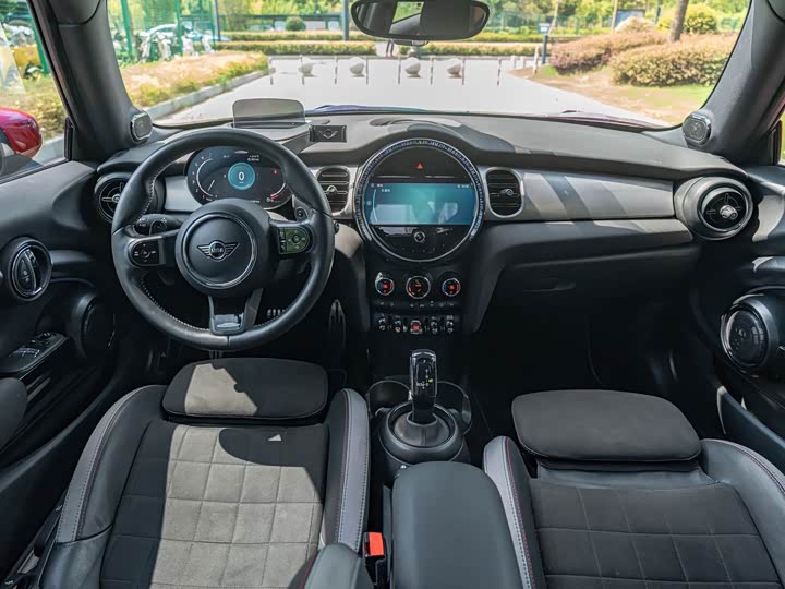 Mini Mini JCW, 2021 — фото 8 из 9