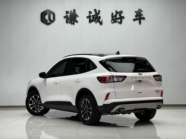 Ford Escape, 2023 — фото 7 из 9