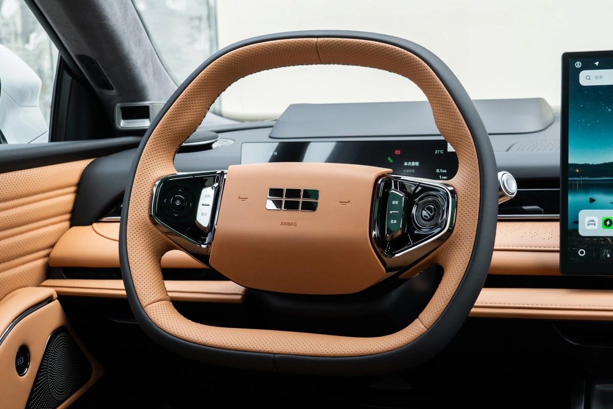 Geely Galaxy E8, 2026 — фото 7 из 12