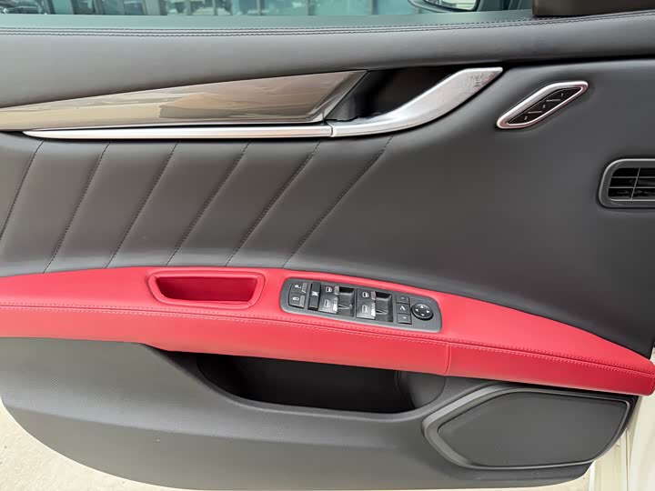 Maserati Ghibli, 2021 — фото 7 из 9