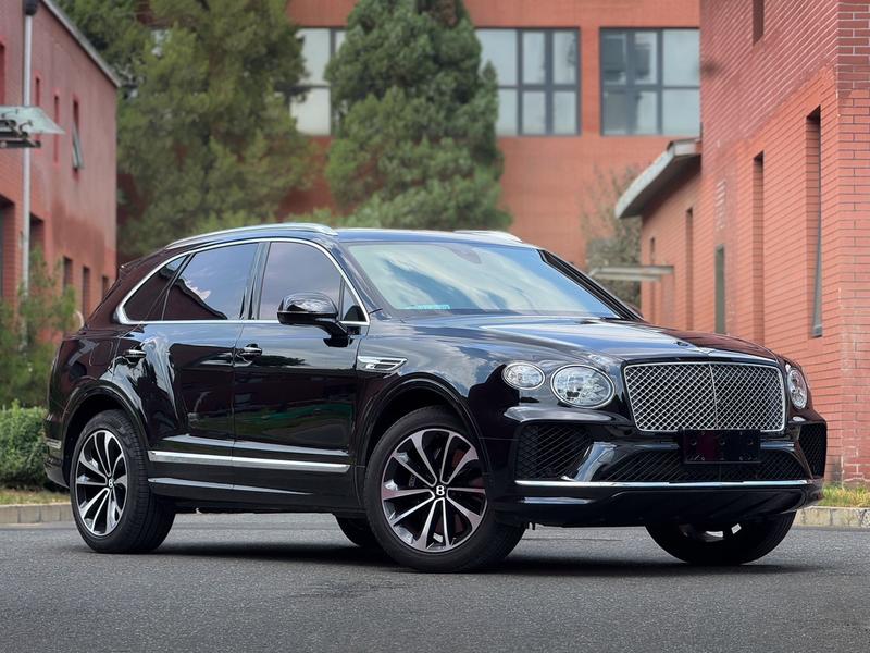 Bentley Bentayga, 2023 — фото 3 из 11