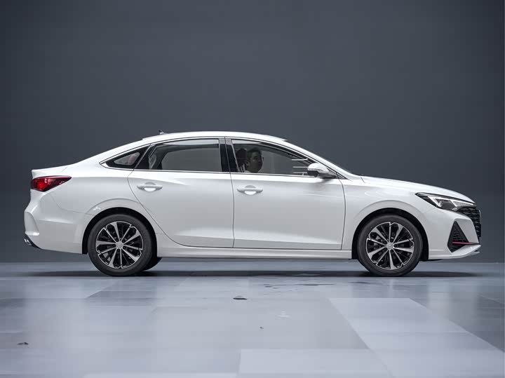 Changan Eado Plus, 2022 — фото 5 из 9