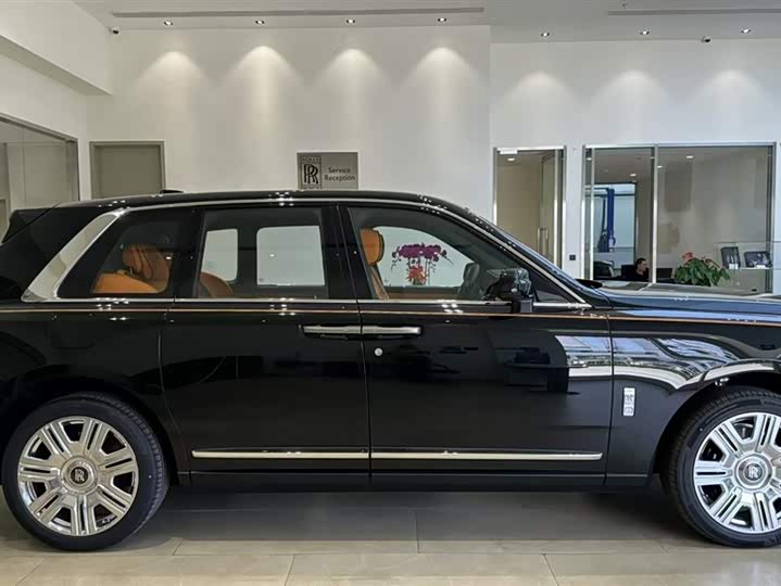 Rolls-Royce Cullinan, 2023 — фото 3 из 9