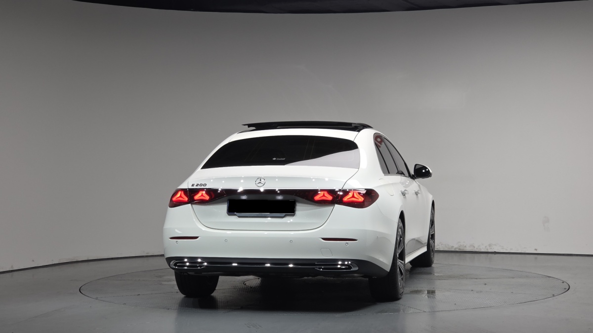 Mercedes-Benz E-Class, 2024 — фото 4 из 12