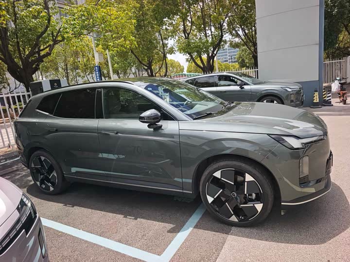 Volvo XC70 Hybrid, 2025 — фото 4 из 9