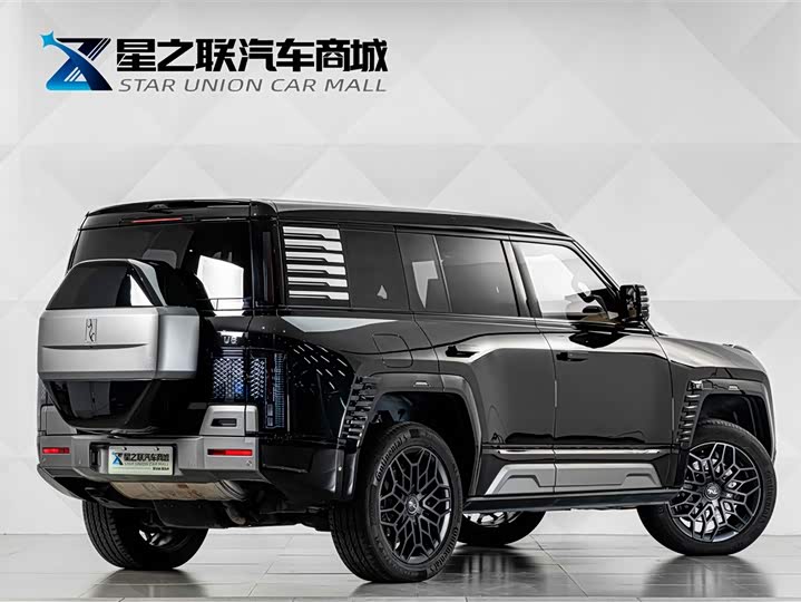 BYD Yangwang U8, 2023 — фото 6 из 9